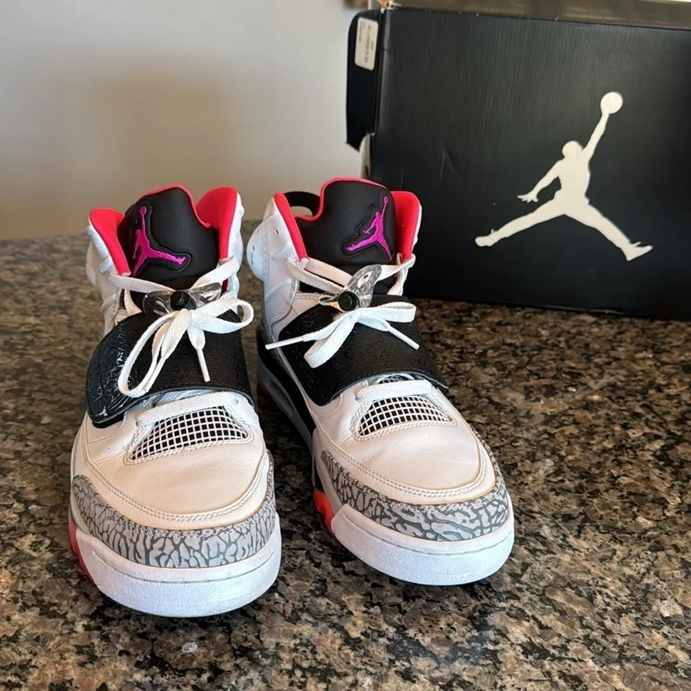 Jordan Retro son of mars hot lava Sneakers EUC 10.5